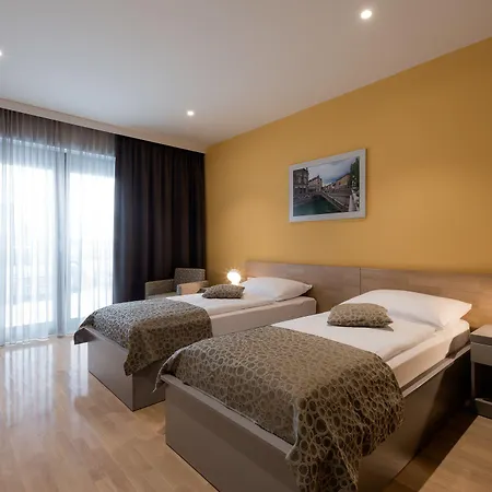 플로리안치코우 흐람 3*