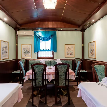 호텔 플로리안치코우 흐람 류블랴나