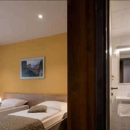 플로리안치코우 흐람 호텔 3*