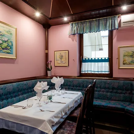 Florjanckov Hram Otel 3*