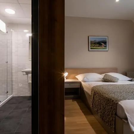 Otel Florjanckov Hram 3*