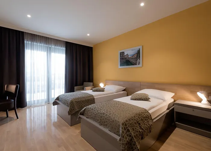 플로리안치코우 흐람 3*