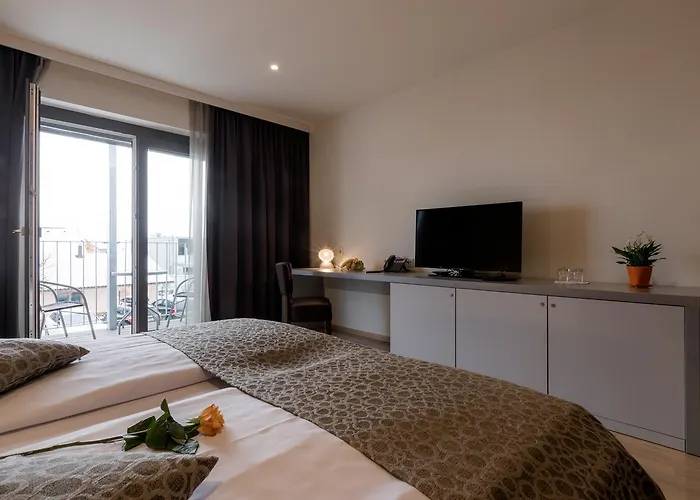 플로리안치코우 흐람 3*